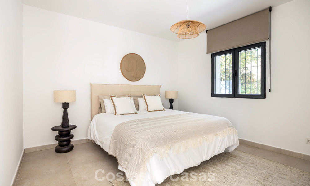 Single-storey luxury villa with spanish architecture and direct golf course access for sale in Marbella - Benahavís 803548