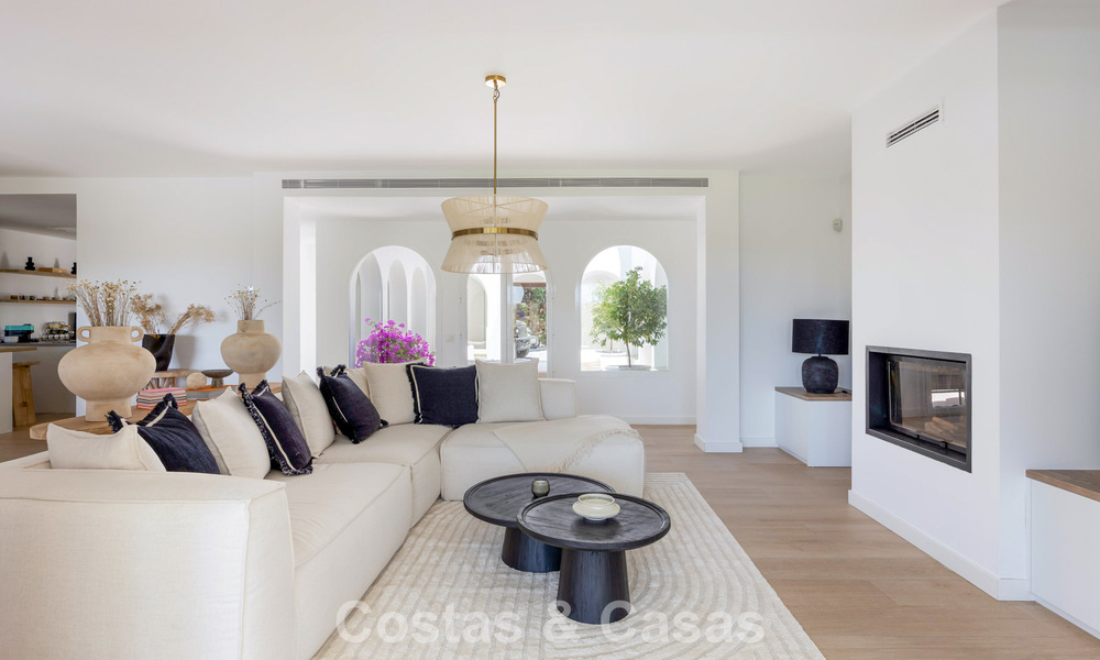 Single-storey luxury villa with spanish architecture and direct golf course access for sale in Marbella - Benahavís 803550