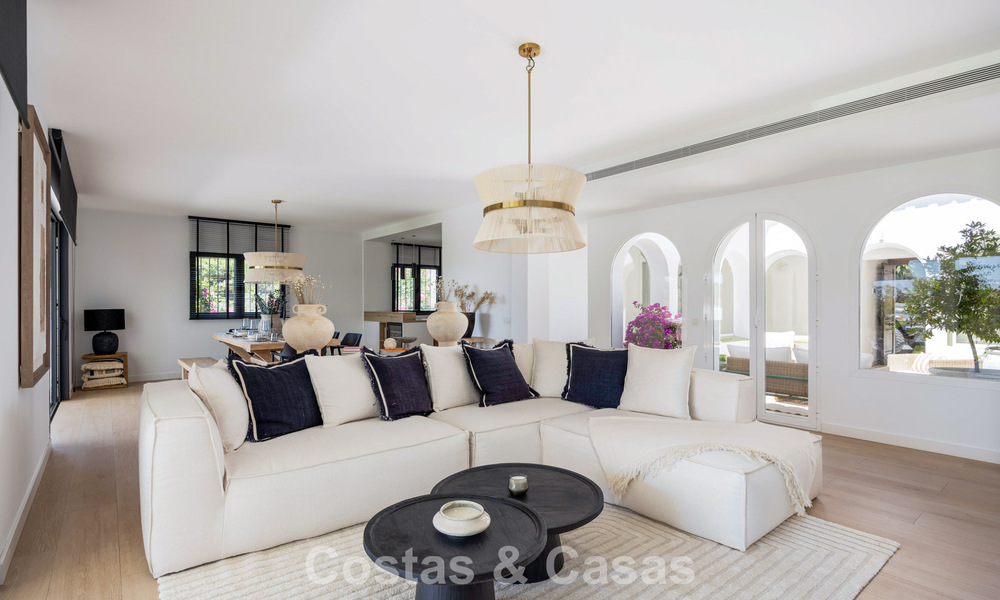 Single-storey luxury villa with spanish architecture and direct golf course access for sale in Marbella - Benahavís 803551