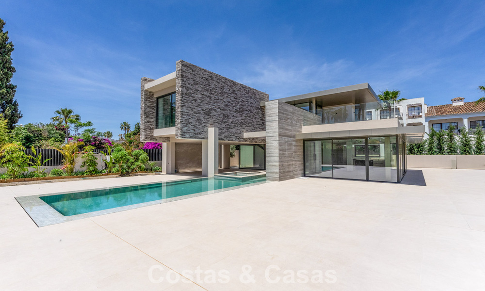 New, exclusive, turnkey modern villa for sale in a beachside area near San Pedro, Marbella 803564