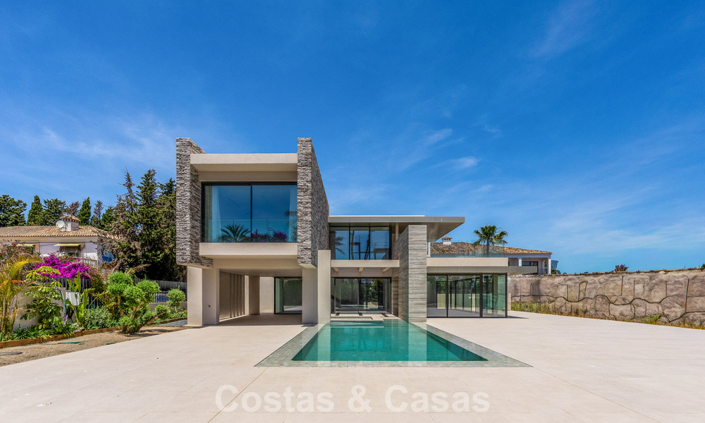 New, exclusive, turnkey modern villa for sale in a beachside area near San Pedro, Marbella 803565