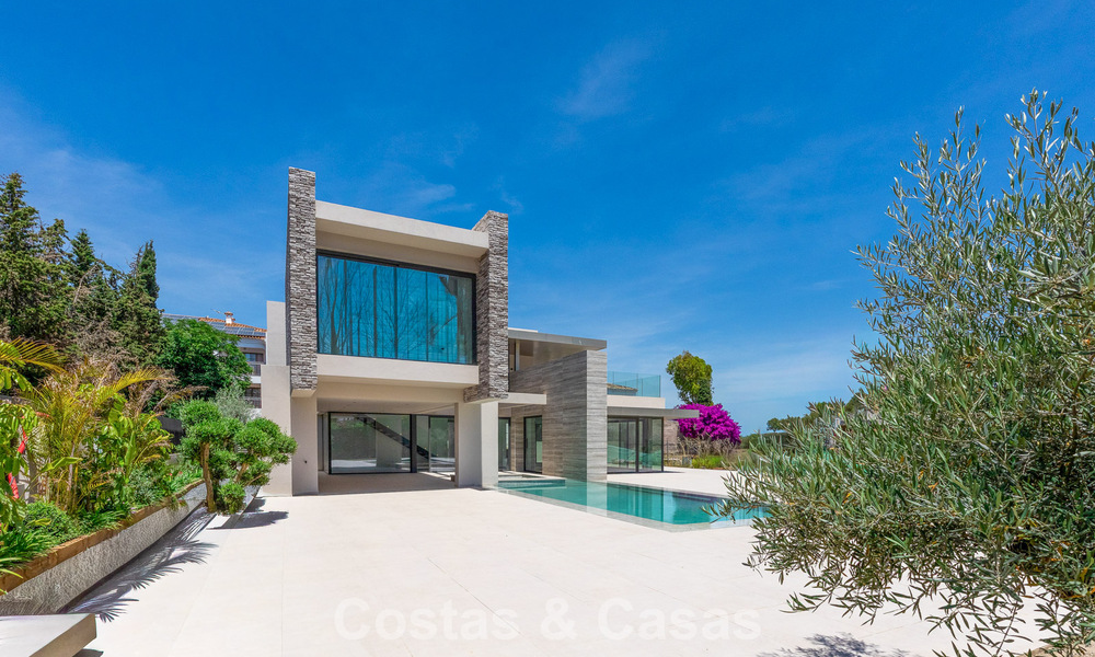 New, exclusive, turnkey modern villa for sale in a beachside area near San Pedro, Marbella 803566