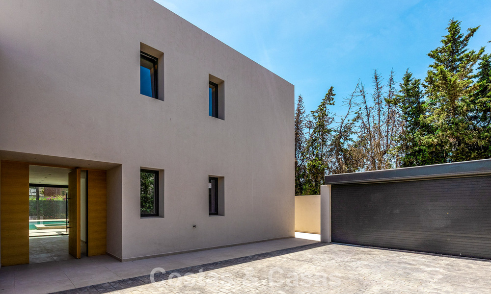 New, exclusive, turnkey modern villa for sale in a beachside area near San Pedro, Marbella 803567