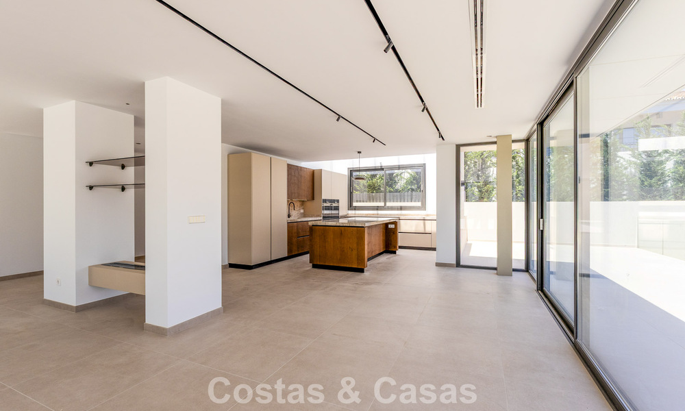 New, exclusive, turnkey modern villa for sale in a beachside area near San Pedro, Marbella 803569