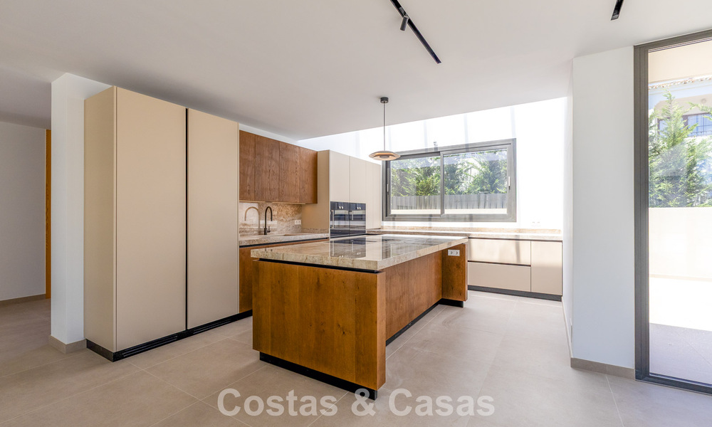 New, exclusive, turnkey modern villa for sale in a beachside area near San Pedro, Marbella 803570