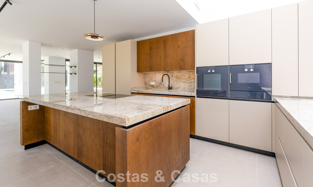 New, exclusive, turnkey modern villa for sale in a beachside area near San Pedro, Marbella 803572