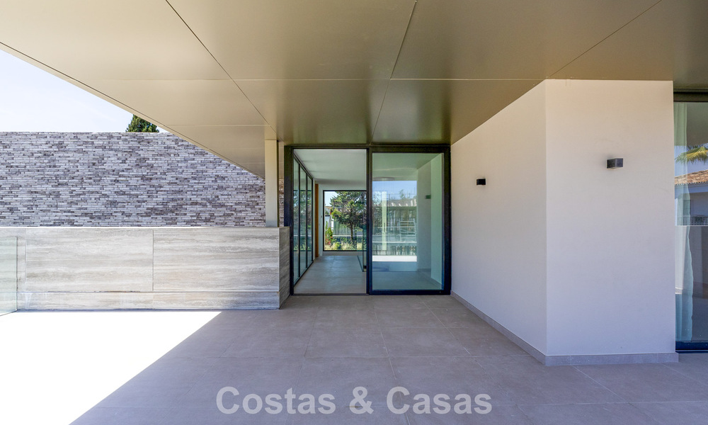 New, exclusive, turnkey modern villa for sale in a beachside area near San Pedro, Marbella 803573