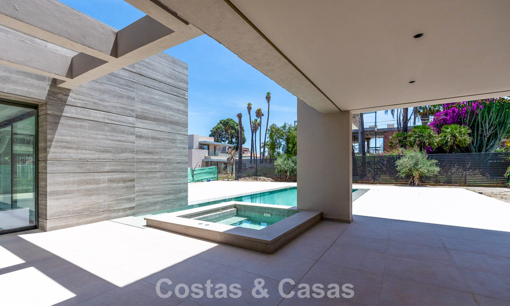 New, exclusive, turnkey modern villa for sale in a beachside area near San Pedro, Marbella 803575
