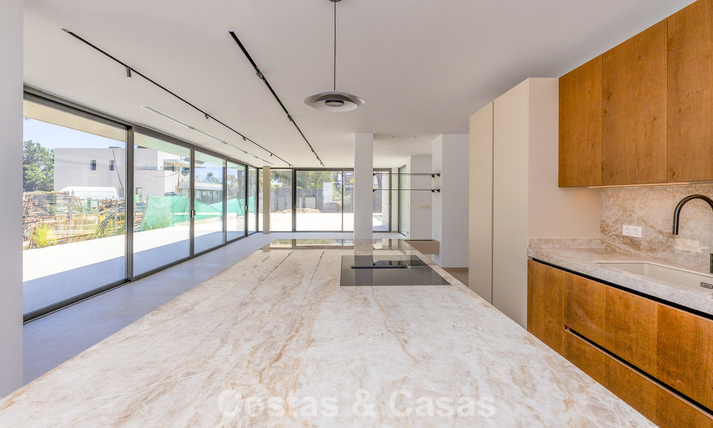 New, exclusive, turnkey modern villa for sale in a beachside area near San Pedro, Marbella 803582