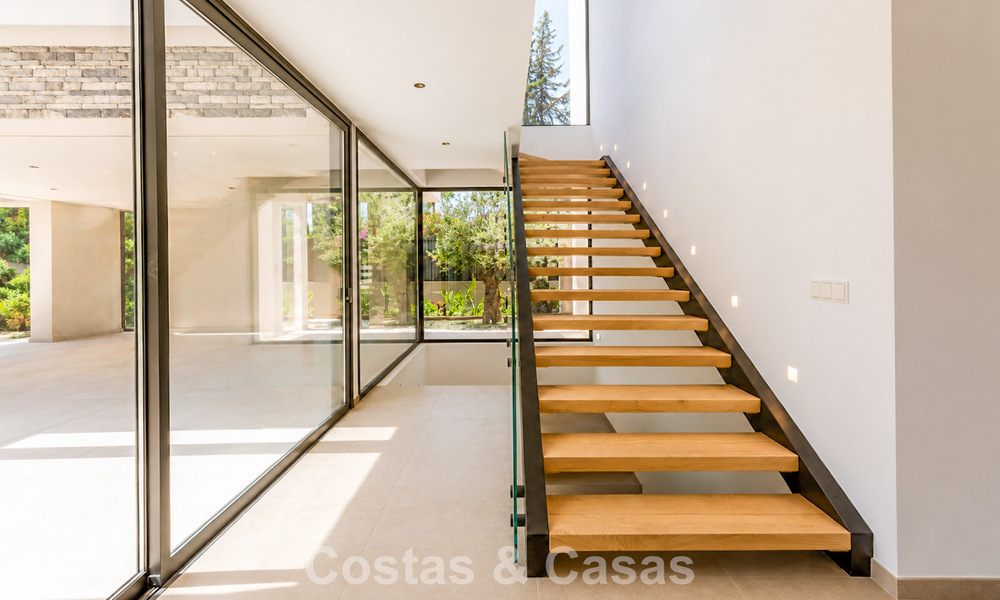New, exclusive, turnkey modern villa for sale in a beachside area near San Pedro, Marbella 803587