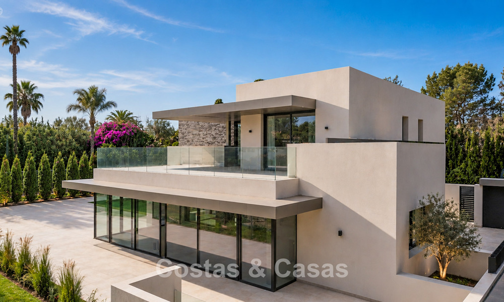 New, exclusive, turnkey modern villa for sale in a beachside area near San Pedro, Marbella 803591