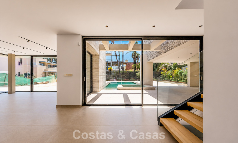 New, exclusive, turnkey modern villa for sale in a beachside area near San Pedro, Marbella 803597