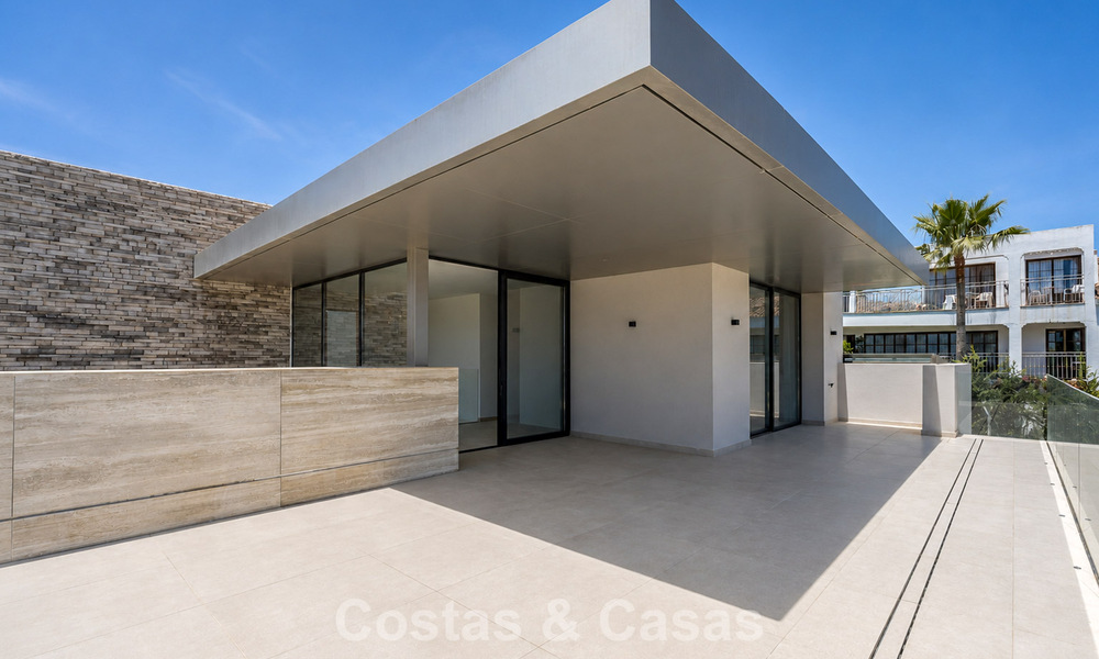 New, exclusive, turnkey modern villa for sale in a beachside area near San Pedro, Marbella 803599
