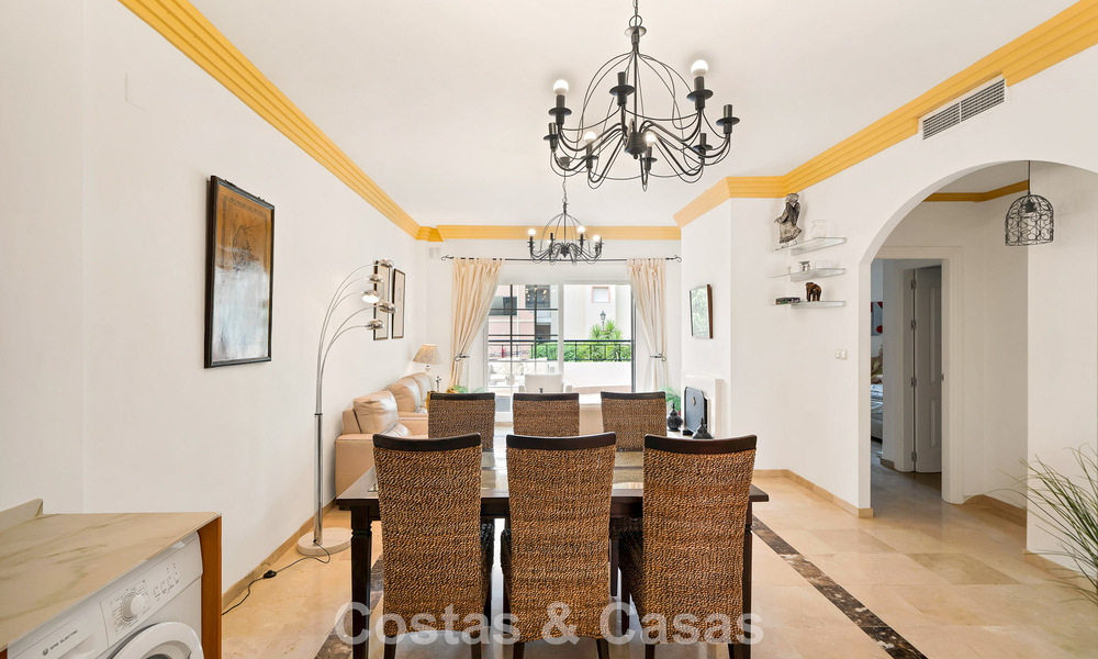 Spacious apartment with generous terrace for sale within walking distance of amenities in Aloha, Nueva Andalucía, Marbella 803617