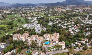 Spacious apartment with generous terrace for sale within walking distance of amenities in Aloha, Nueva Andalucía, Marbella 803620 