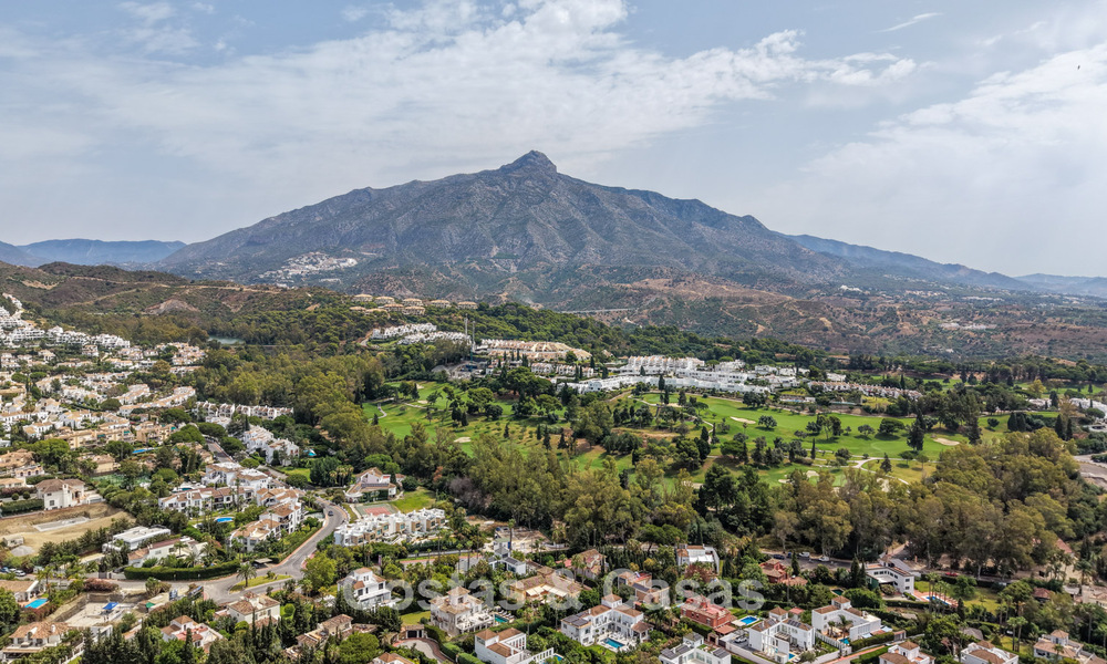 Spacious apartment with generous terrace for sale within walking distance of amenities in Aloha, Nueva Andalucía, Marbella 803622