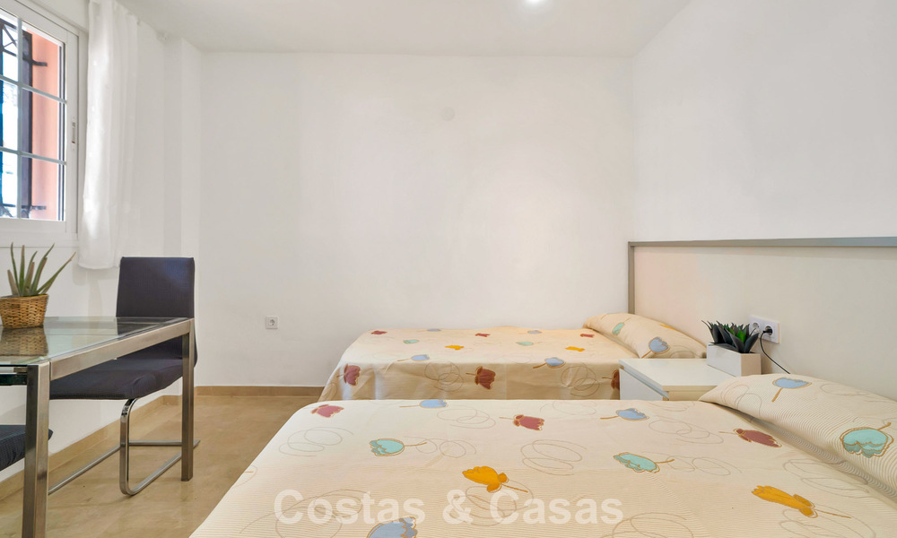 Spacious apartment with generous terrace for sale within walking distance of amenities in Aloha, Nueva Andalucía, Marbella 803629