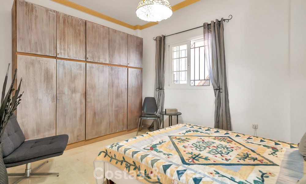 Spacious apartment with generous terrace for sale within walking distance of amenities in Aloha, Nueva Andalucía, Marbella 803632