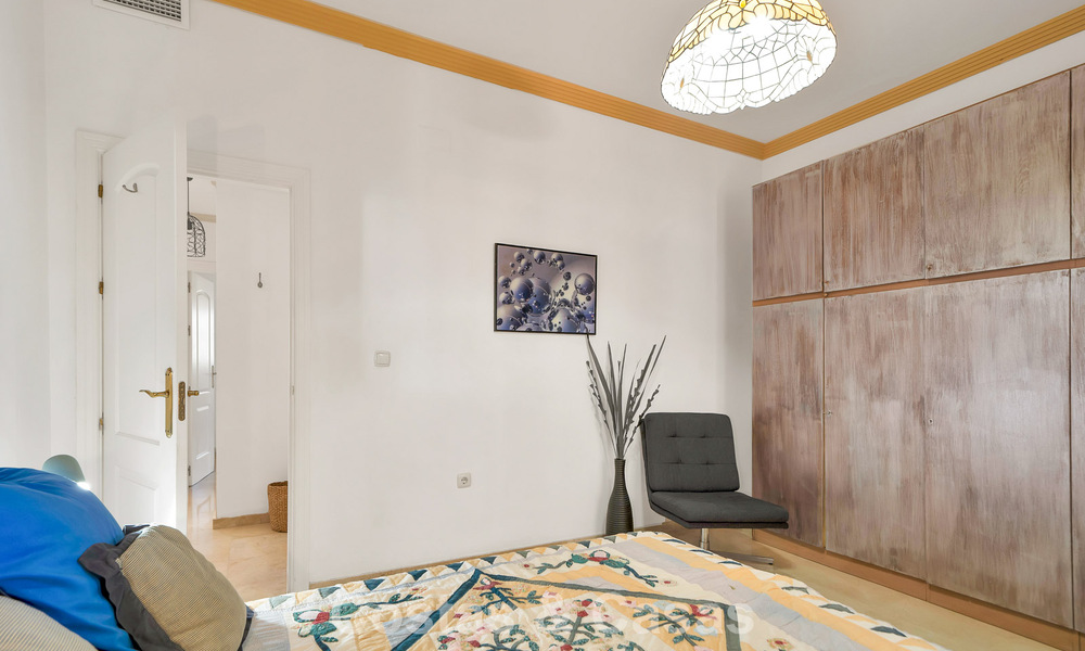 Spacious apartment with generous terrace for sale within walking distance of amenities in Aloha, Nueva Andalucía, Marbella 803635