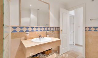 Spacious apartment with generous terrace for sale within walking distance of amenities in Aloha, Nueva Andalucía, Marbella 803638 