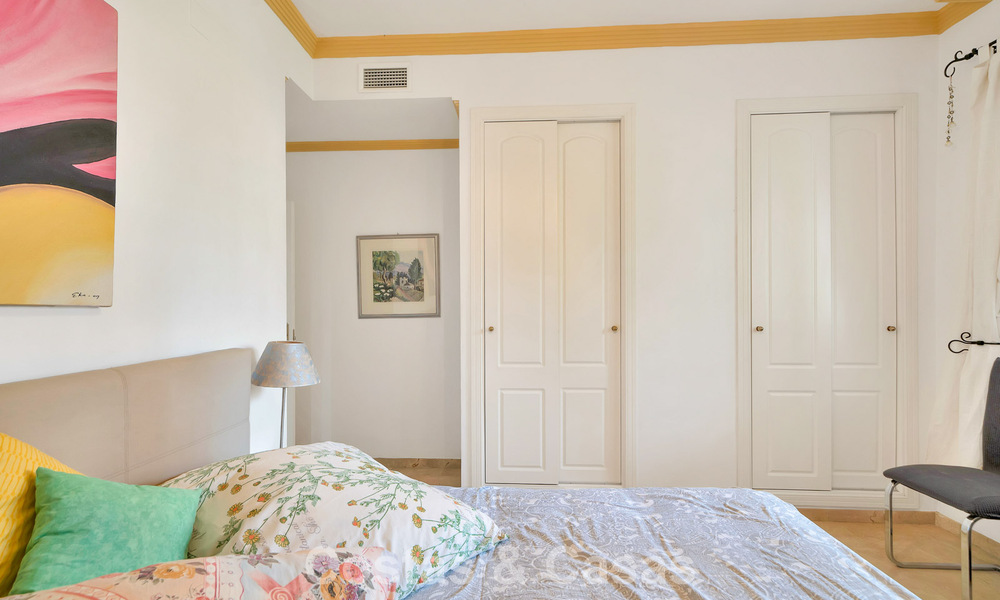 Spacious apartment with generous terrace for sale within walking distance of amenities in Aloha, Nueva Andalucía, Marbella 803641
