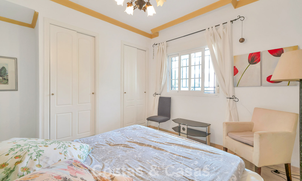 Spacious apartment with generous terrace for sale within walking distance of amenities in Aloha, Nueva Andalucía, Marbella 803642