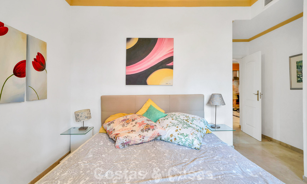 Spacious apartment with generous terrace for sale within walking distance of amenities in Aloha, Nueva Andalucía, Marbella 803643