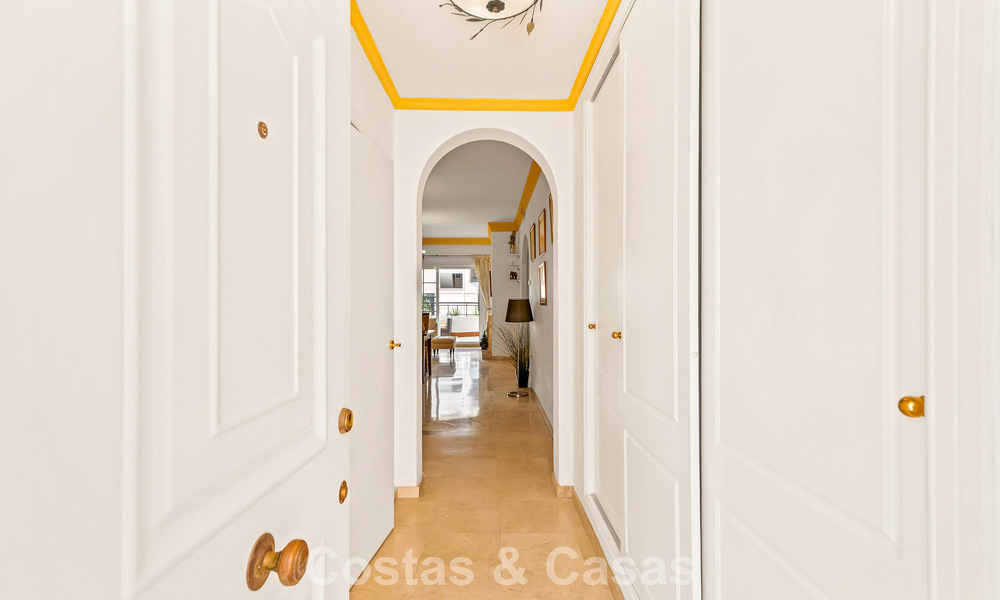 Spacious apartment with generous terrace for sale within walking distance of amenities in Aloha, Nueva Andalucía, Marbella 803645