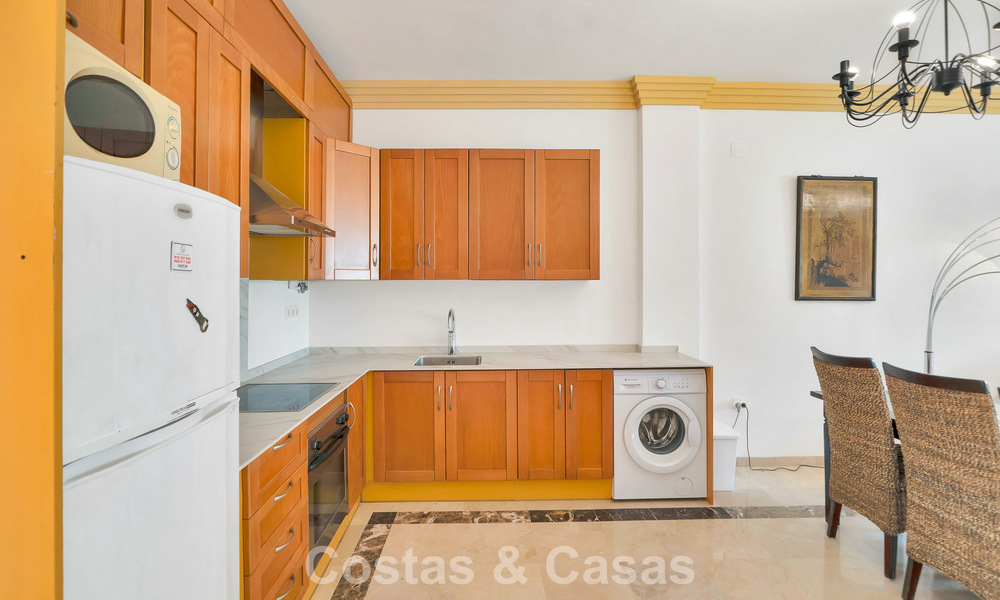 Spacious apartment with generous terrace for sale within walking distance of amenities in Aloha, Nueva Andalucía, Marbella 803646