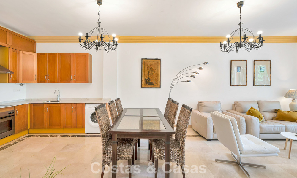 Spacious apartment with generous terrace for sale within walking distance of amenities in Aloha, Nueva Andalucía, Marbella 803649