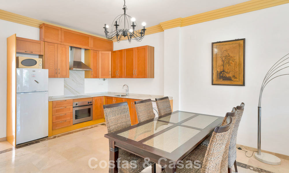 Spacious apartment with generous terrace for sale within walking distance of amenities in Aloha, Nueva Andalucía, Marbella 803650