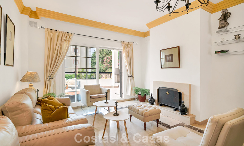 Spacious apartment with generous terrace for sale within walking distance of amenities in Aloha, Nueva Andalucía, Marbella 803652