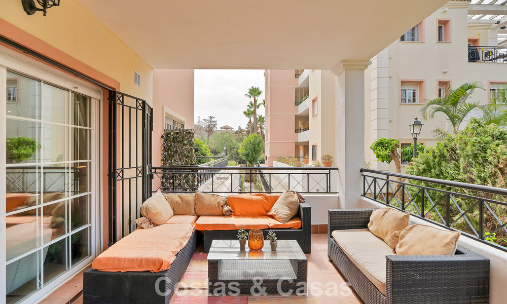 Spacious apartment with generous terrace for sale within walking distance of amenities in Aloha, Nueva Andalucía, Marbella 803657