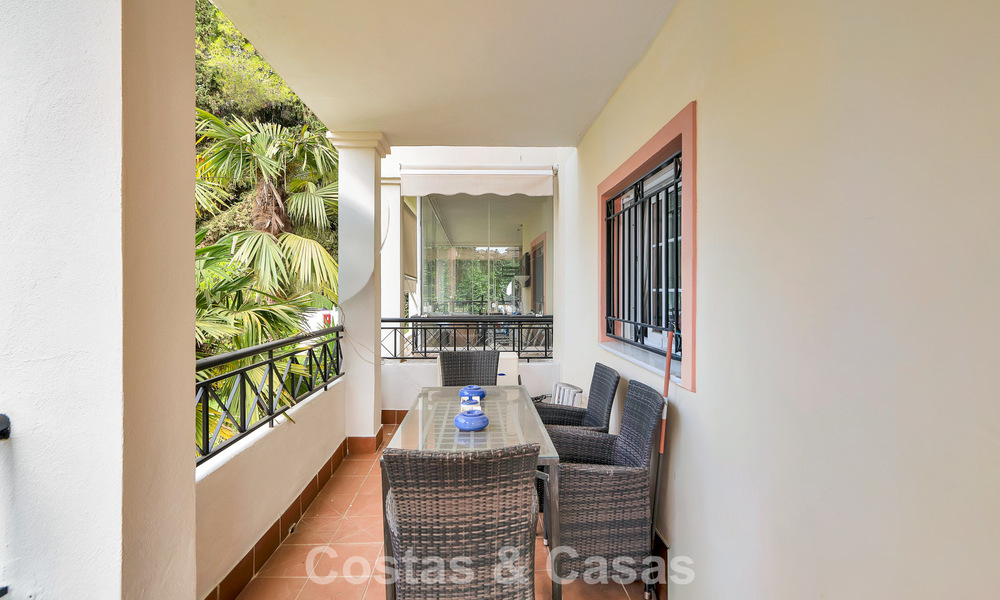 Spacious apartment with generous terrace for sale within walking distance of amenities in Aloha, Nueva Andalucía, Marbella 803658