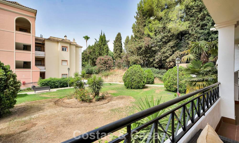 Spacious apartment with generous terrace for sale within walking distance of amenities in Aloha, Nueva Andalucía, Marbella 803662