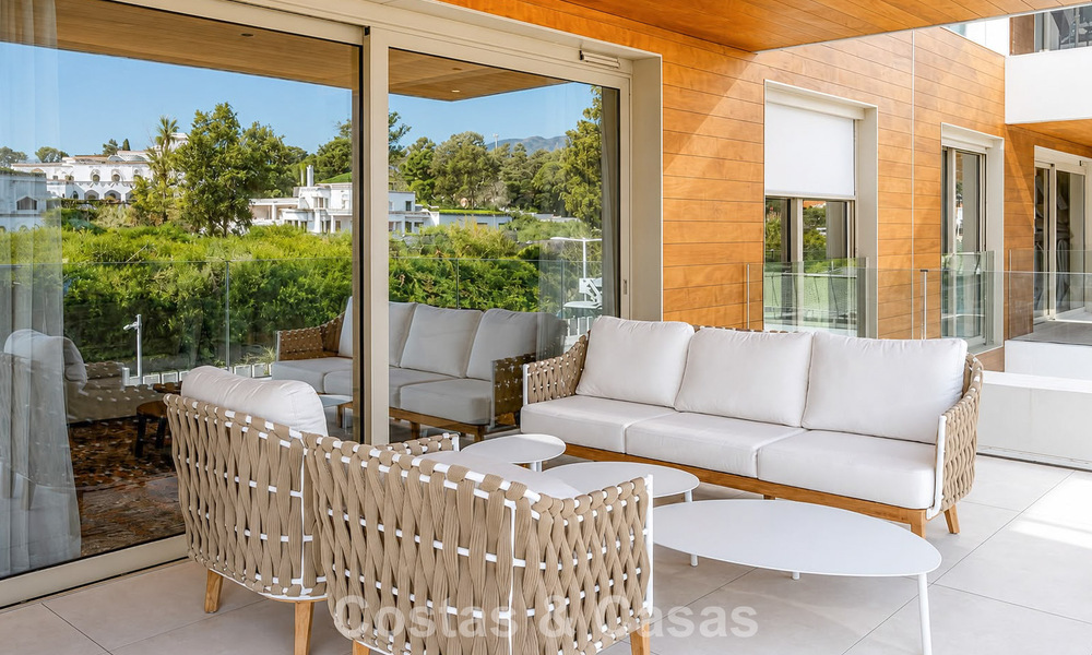 Move-in ready, prestigious modern 3-bedroom apartment for sale on Marbella’s Golden Mile 803783