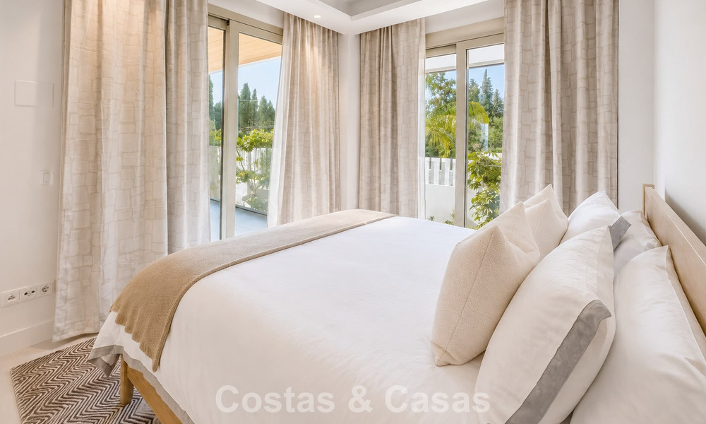 Move-in ready, prestigious modern 3-bedroom apartment for sale on Marbella’s Golden Mile 803784