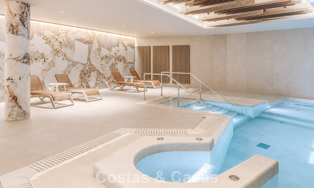 Move-in ready, prestigious modern 3-bedroom apartment for sale on Marbella’s Golden Mile 803789