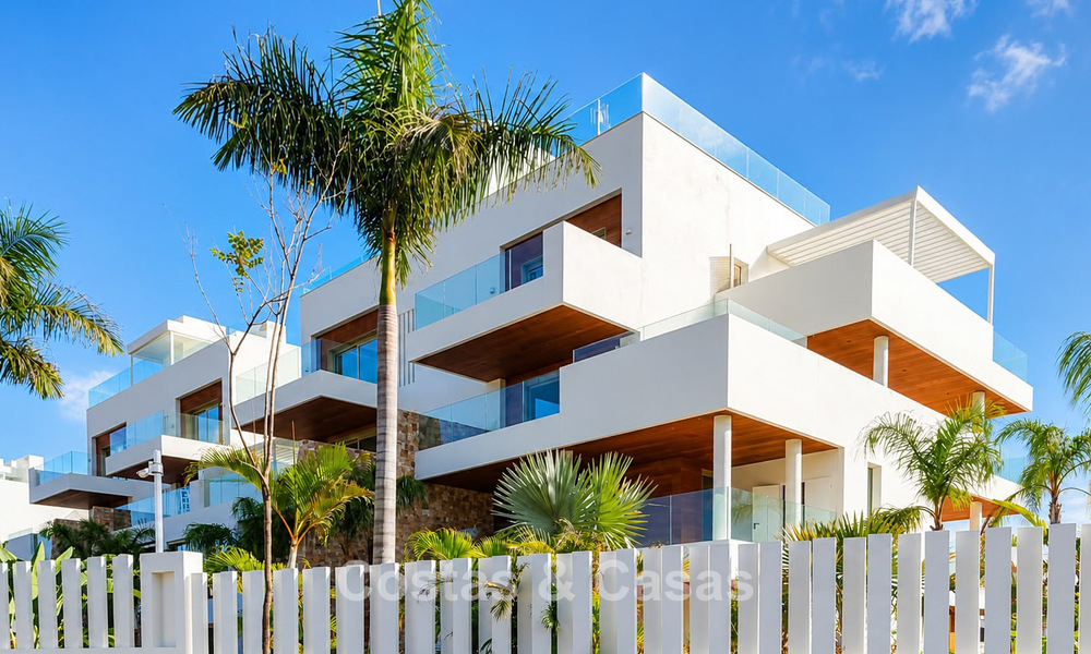 Move-in ready, prestigious modern 3-bedroom apartment for sale on Marbella’s Golden Mile 803793