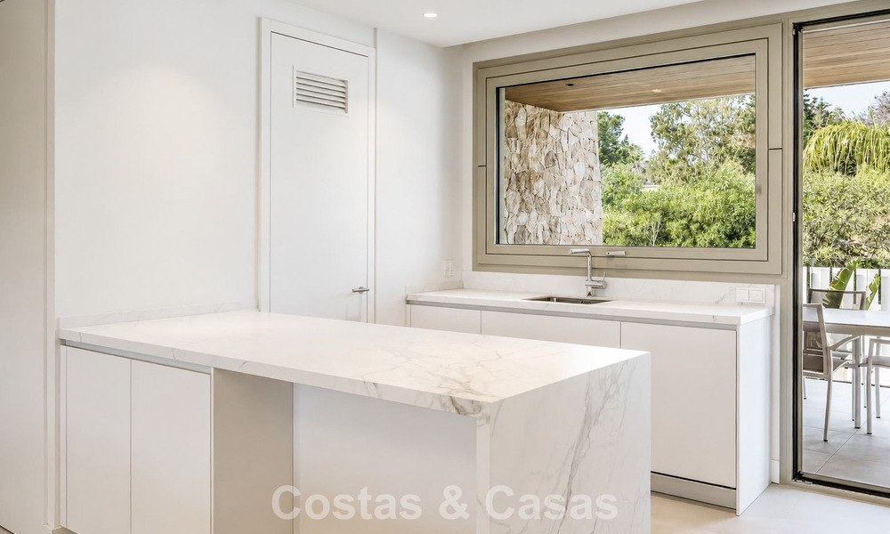 Move-in ready, prestigious modern 3-bedroom apartment for sale on Marbella’s Golden Mile 803795