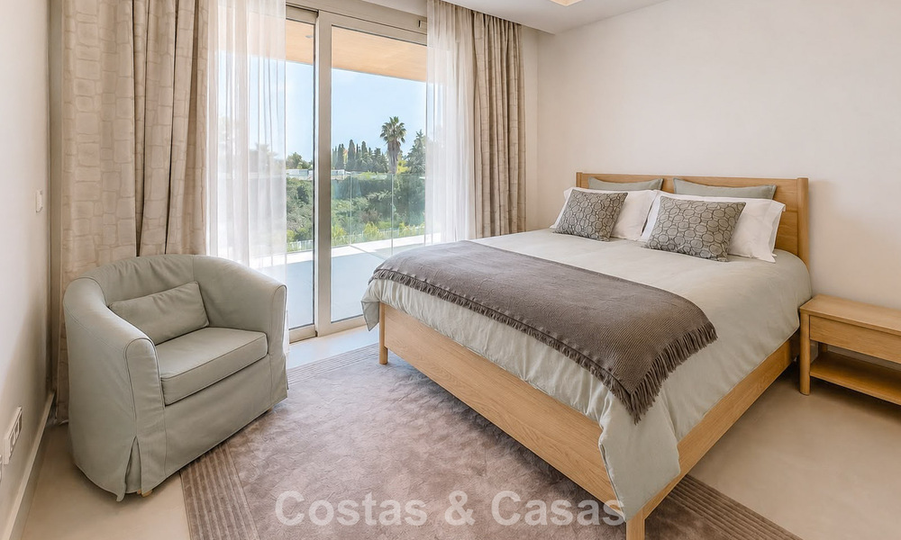 Move-in ready, prestigious modern 3-bedroom apartment for sale on Marbella’s Golden Mile 803796