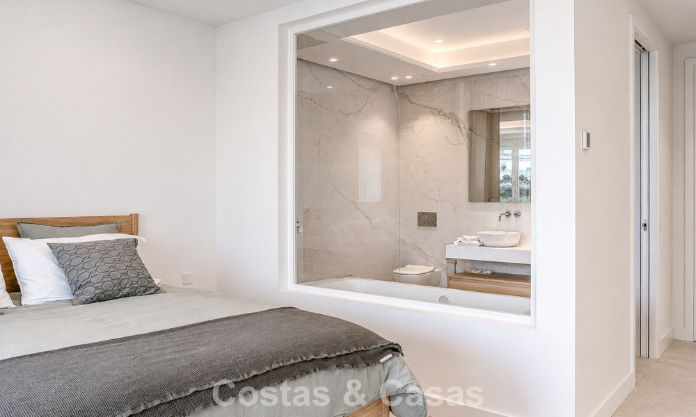 Move-in ready, prestigious modern 3-bedroom apartment for sale on Marbella’s Golden Mile 803797
