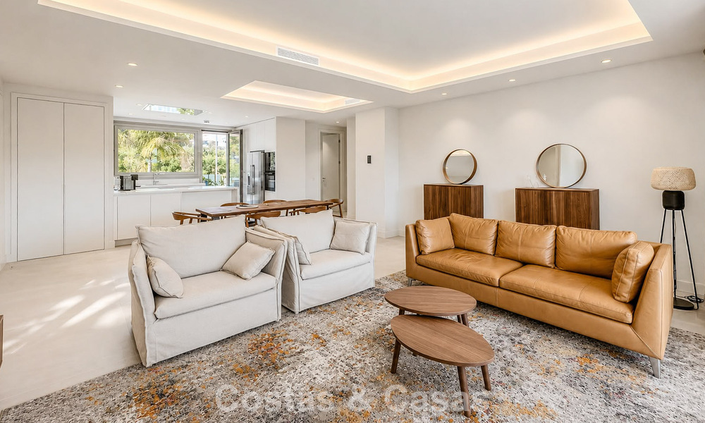 Move-in ready, prestigious modern 3-bedroom apartment for sale on Marbella’s Golden Mile 803798