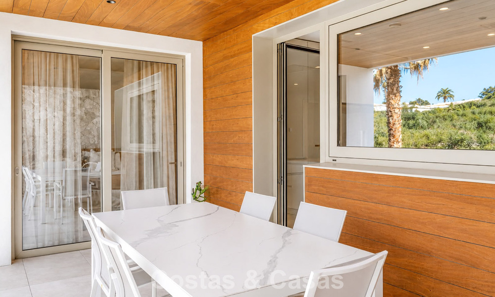 Move-in ready, prestigious modern 3-bedroom apartment for sale on Marbella’s Golden Mile 803801