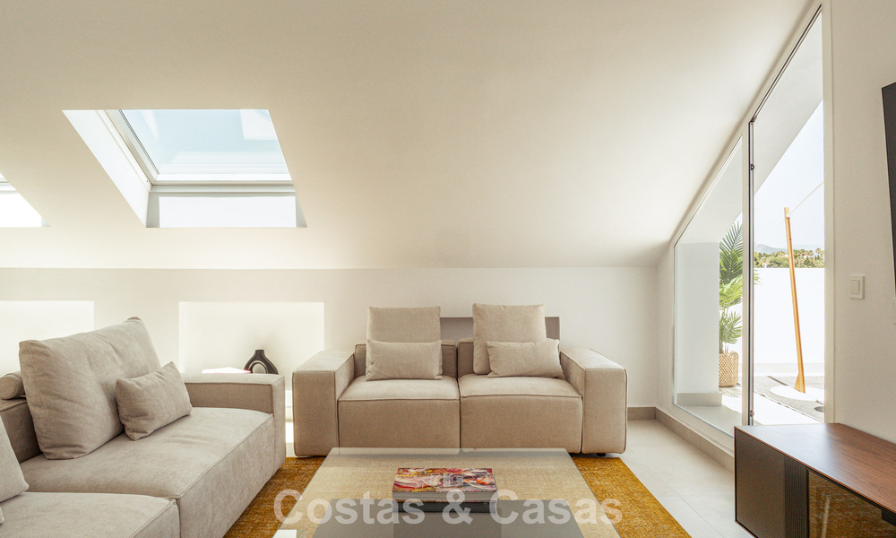 Boutique penthouse for sale within walking distance of amenities and Puerto Banús in Nueva Andalucía, Marbella 803825