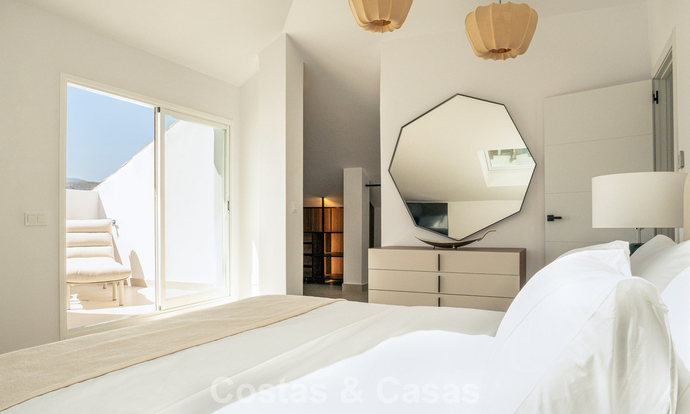 Boutique penthouse for sale within walking distance of amenities and Puerto Banús in Nueva Andalucía, Marbella 803840