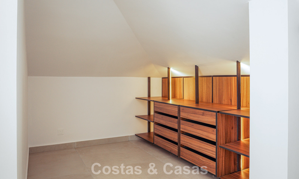 Boutique penthouse for sale within walking distance of amenities and Puerto Banús in Nueva Andalucía, Marbella 803842