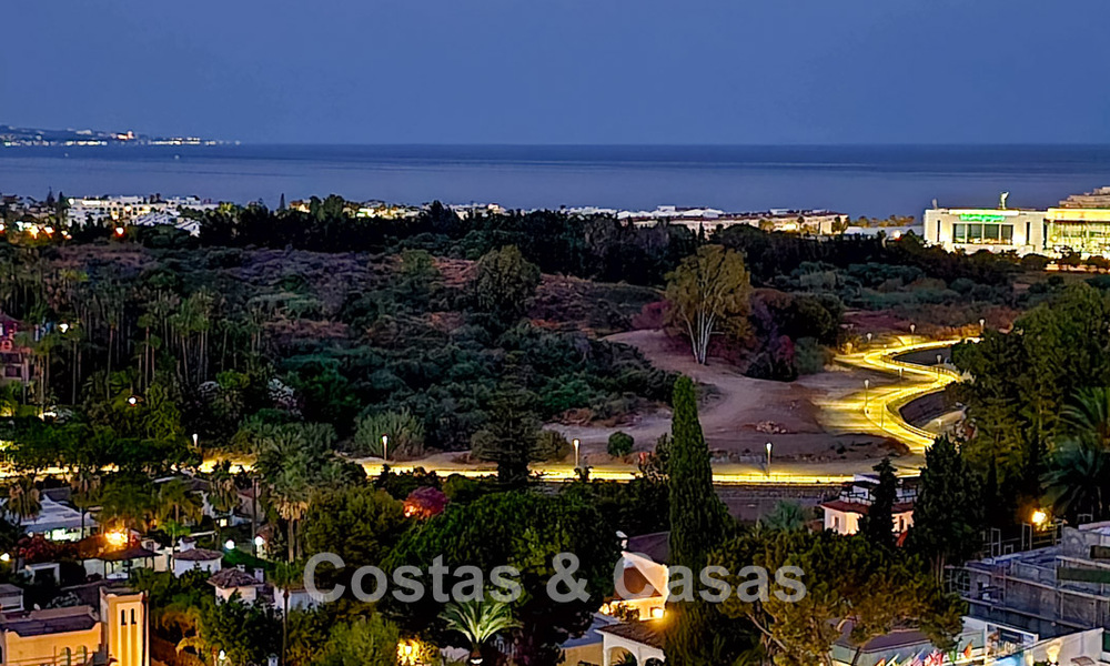 Boutique penthouse for sale within walking distance of amenities and Puerto Banús in Nueva Andalucía, Marbella 804115