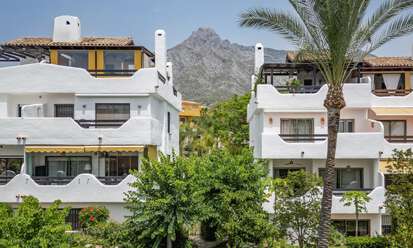 Exclusive semi-detached home with rooftop terrace for sale on Marbella's Golden Mile 803855