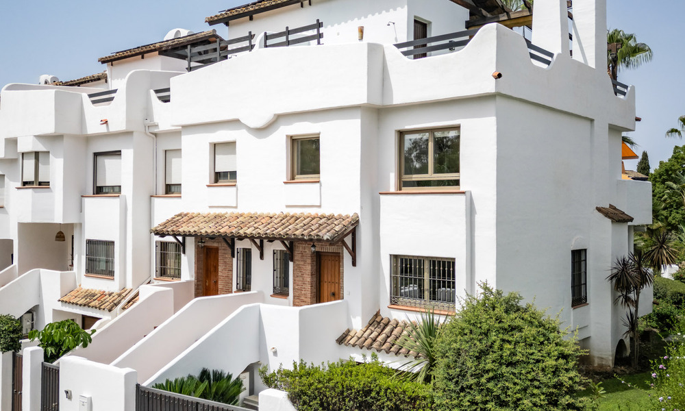 Exclusive semi-detached home with rooftop terrace for sale on Marbella's Golden Mile 803872